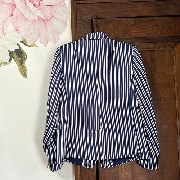 Banana Republic Blazer never worn, with tags! - Picture 3 of 4